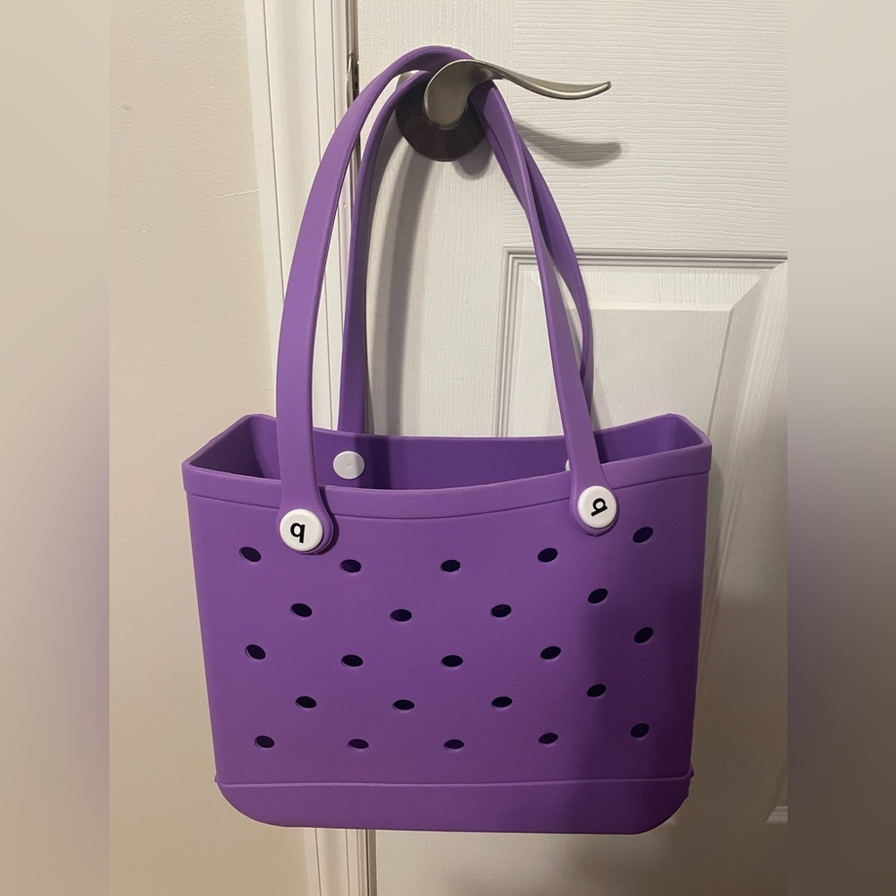 Medium size Bogg bag.